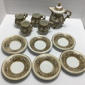 R. Capodimonte M.A.S. Small teapot with 4 footed cups and 6 plates